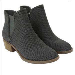 NWT Kensie Ladies' Short Suede Boot